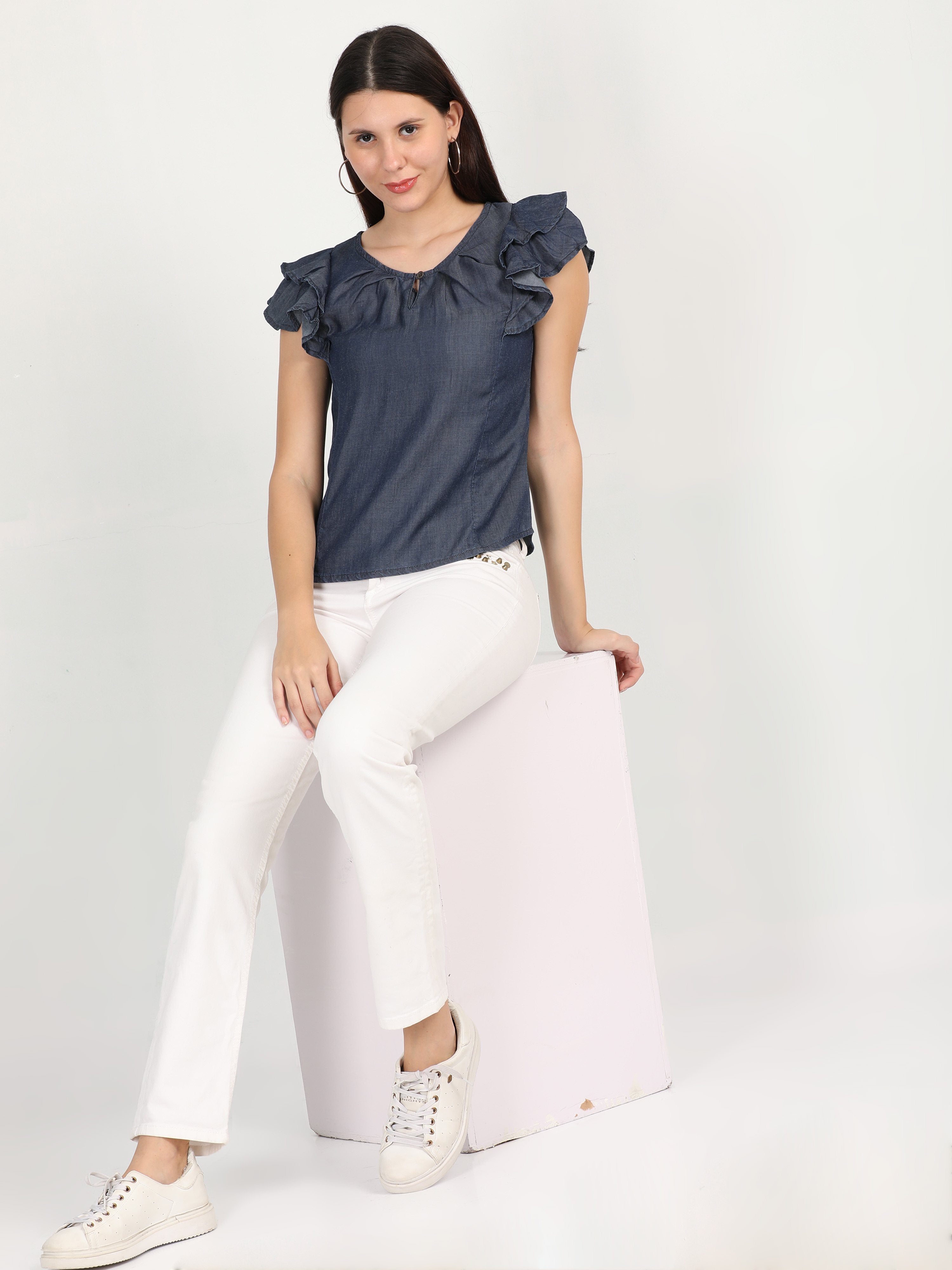 Round neck flounced denim top